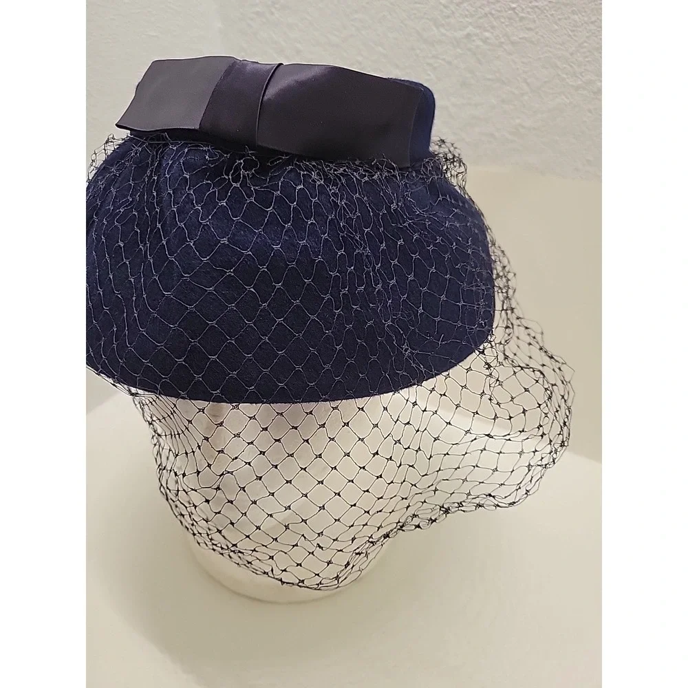 Purple Glenover‎ Henry Pollak 100% Wool Pillbox hat with net Fascinator, 1940's